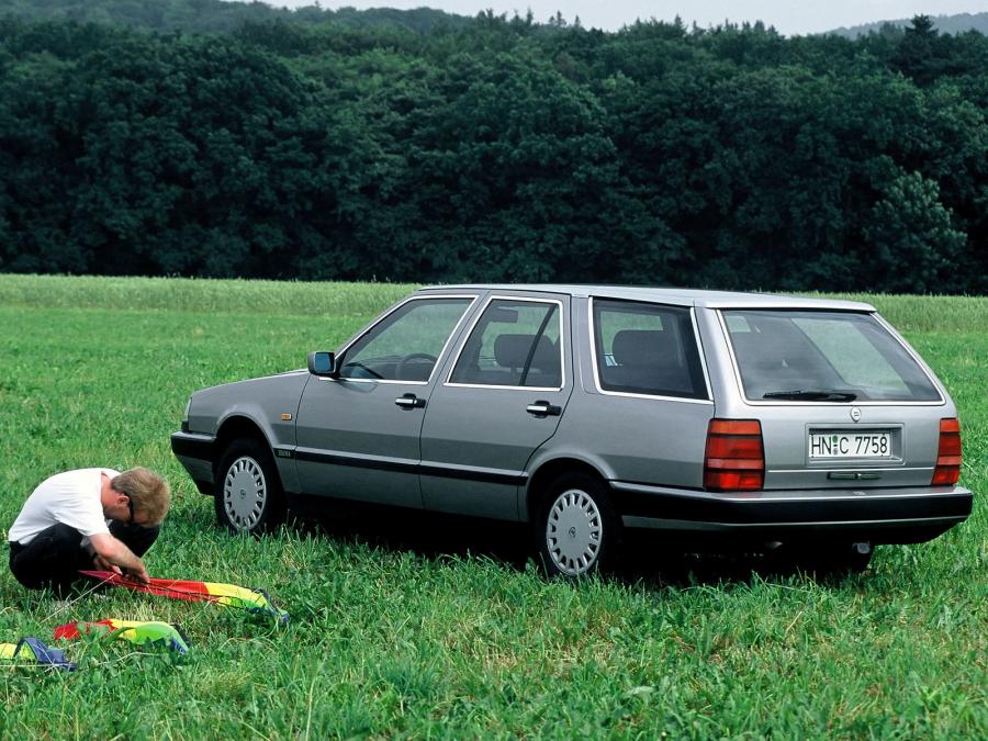 Lancia Thema SW 1988 года  (фото 5 из 8)